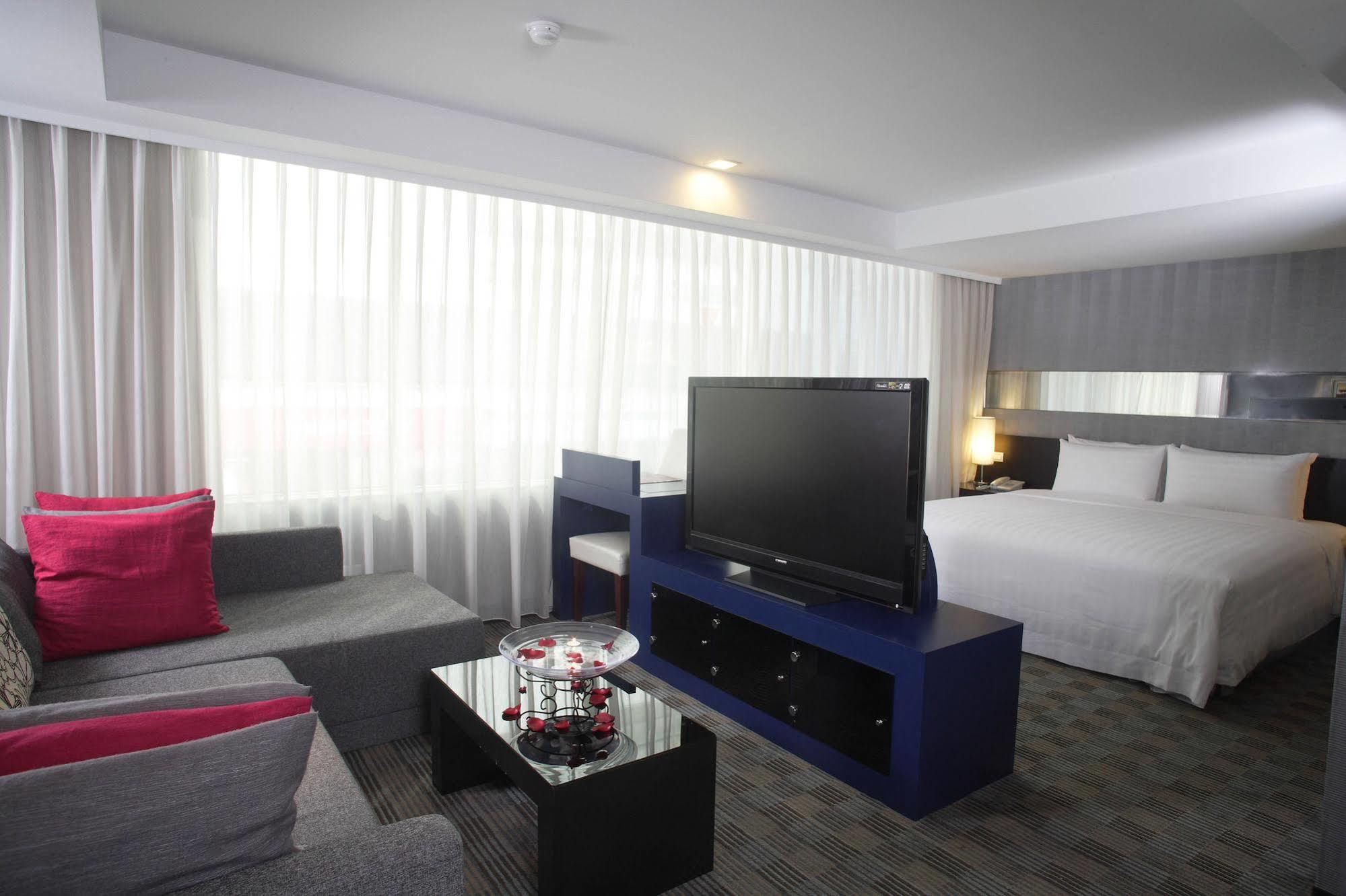 Quarantine Hotel - Hotel B Taipei Esterno foto