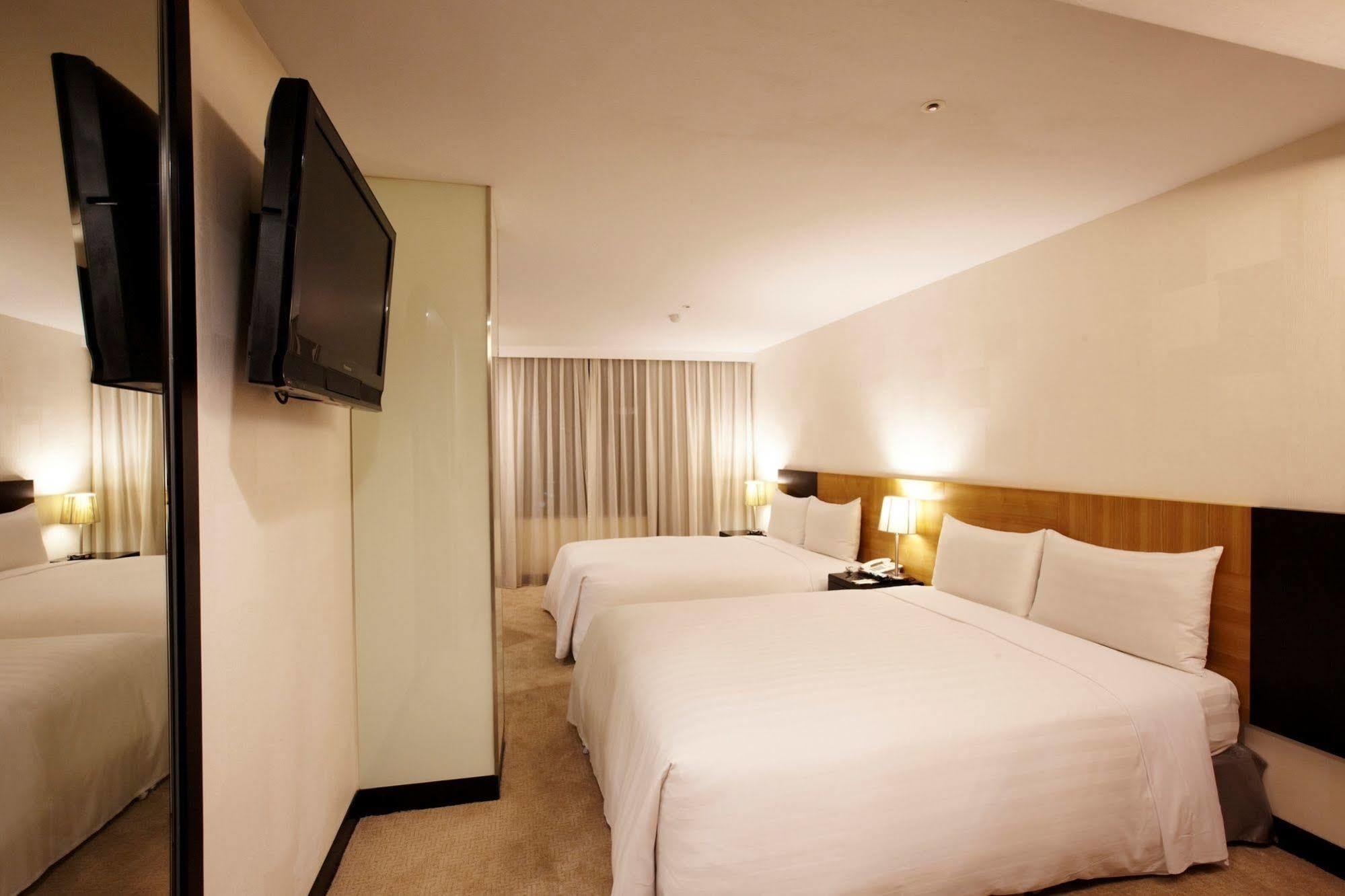 Quarantine Hotel - Hotel B Taipei Esterno foto